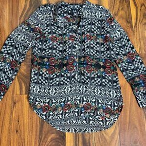 women’s black pattered long sleeve top